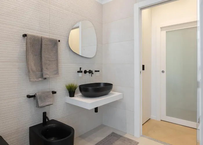 Gioberti's - 100 Sqm - 2 Bedrooms And Free Private Parking In The Center 아파트 *