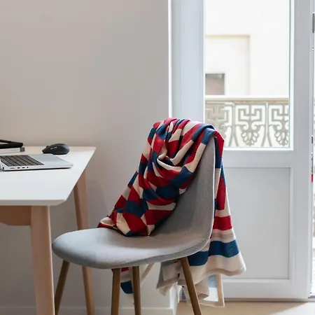 Gioberti's - 100 Sqm - 2 Bedrooms And Free Private Parking In The Center Lägenhet *