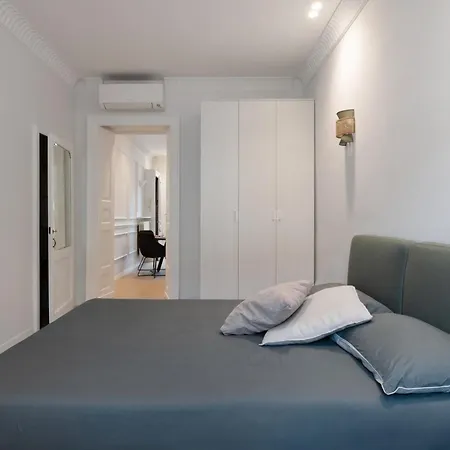 Lägenhet Gioberti's - 100 Sqm - 2 Bedrooms And Free Private Parking In The Center Turin