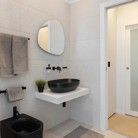 Gioberti's - 100 Sqm - 2 Bedrooms And Free Private Parking In The Center Lägenhet *