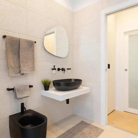 Gioberti's - 100 Sqm - 2 Bedrooms And Free Private Parking In The Center Lägenhet Turin