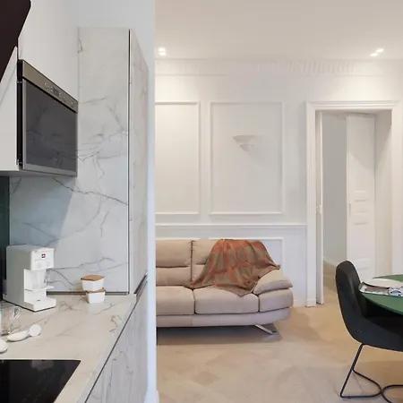 Gioberti's - 100 Sqm - 2 Bedrooms And Free Private Parking In The Center Lägenhet *