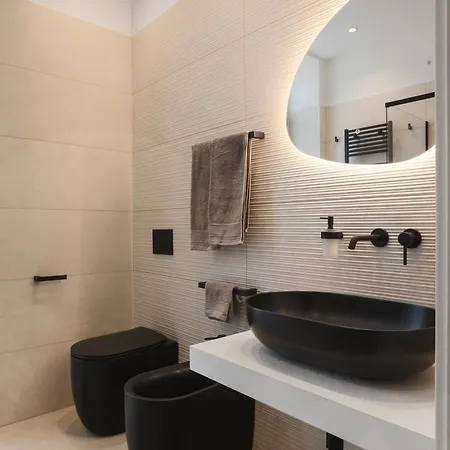 Lägenhet Gioberti's - 100 Sqm - 2 Bedrooms And Free Private Parking In The Center *